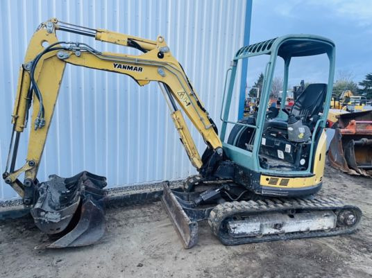 Yanmar VIO33 Canopy - Minikotró: 4 kép. Yanmar VIO33 Canopy - Minikotró: 4 kép.