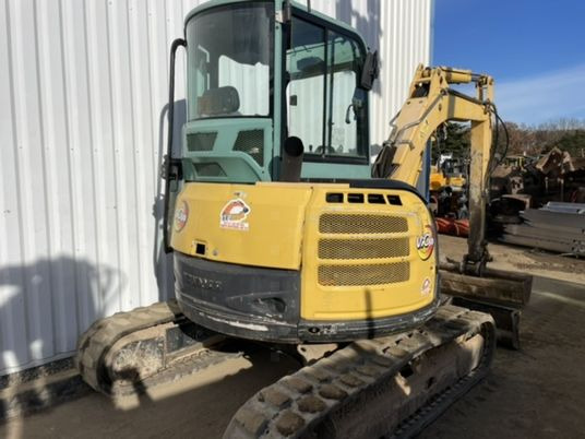 Yanmar VIO50-U Cabine - Minikotró: 3 kép. Yanmar VIO50-U Cabine - Minikotró: 3 kép.