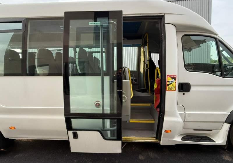 Iveco Daily DURISOTTI / 28miejsc - Helyközi busz: 4 kép. Iveco Daily DURISOTTI / 28miejsc - Helyközi busz: 4 kép.
