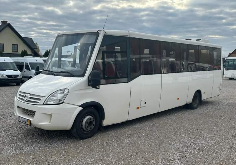 Iveco Daily Kutsenits 2011 Rossero, Prodig - Minibusz, Kisbusz: 2 kép. Iveco Daily Kutsenits 2011 Rossero, Prodig - Minibusz, Kisbusz: 2 kép.