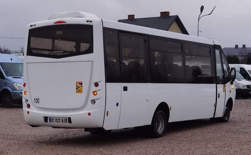 Helyközi busz Iveco Kapena Thesi 34 EURO V *daily*wing*mediano: 9 kép.