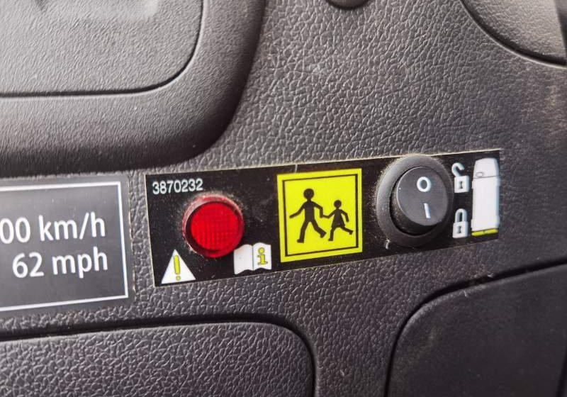 Helyközi busz Renault Master 17 miejsc EURO 6 100tys km: 13 kép.