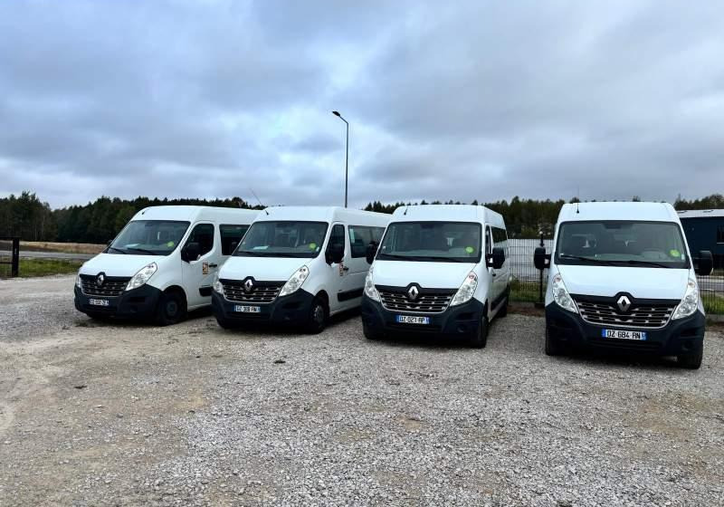 Renault Master 17 miejsc EURO 6 4 szt - Minibusz, Kisbusz: 1 kép. Renault Master 17 miejsc EURO 6 4 szt - Minibusz, Kisbusz: 1 kép.