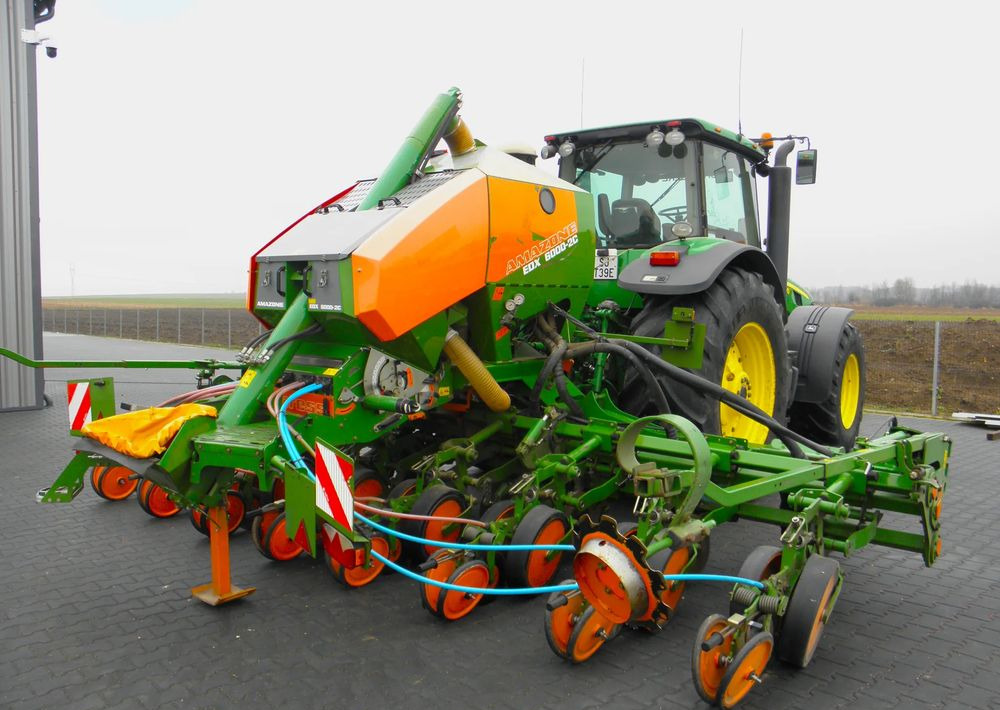 Amazone EDX 6000-2C Xpress 8 rzedowy, Nie Malowany, Stan Bardzo Dobry - Szemenkénti vetőgép: 1 kép. Amazone EDX 6000-2C Xpress 8 rzedowy, Nie Malowany, Stan Bardzo Dobry - Szemenkénti vetőgép: 1 kép.