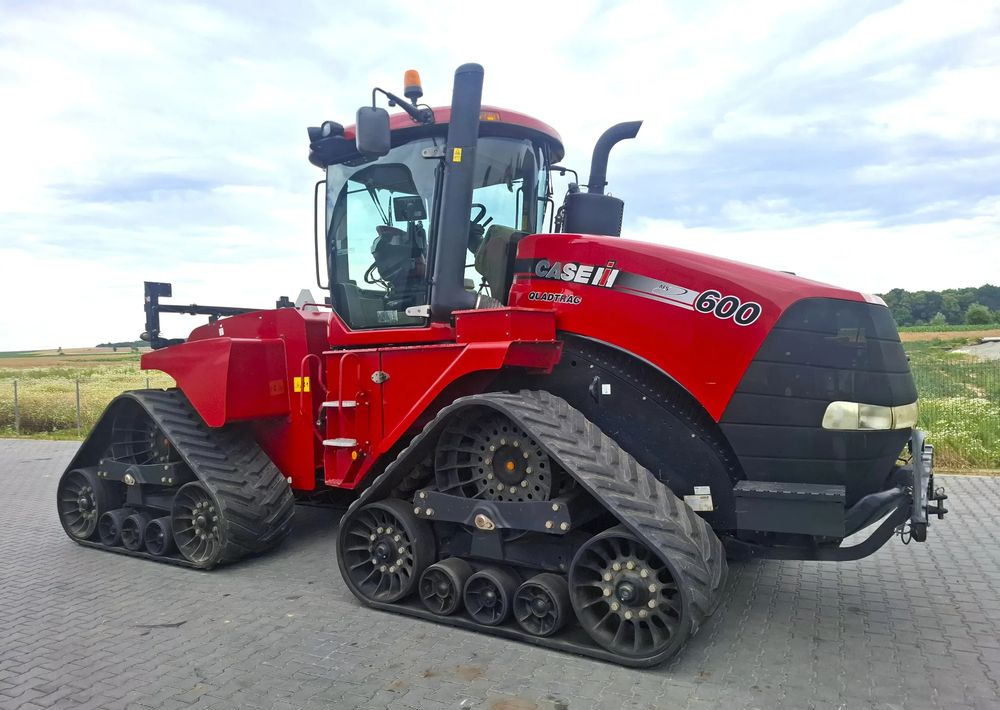 Case IH Quadtrac 600 2013 Rok, 9070 mtg, Nie Malowany, Stan Bardzo Dobry - Traktor: 2 kép. Case IH Quadtrac 600 2013 Rok, 9070 mtg, Nie Malowany, Stan Bardzo Dobry - Traktor: 2 kép.