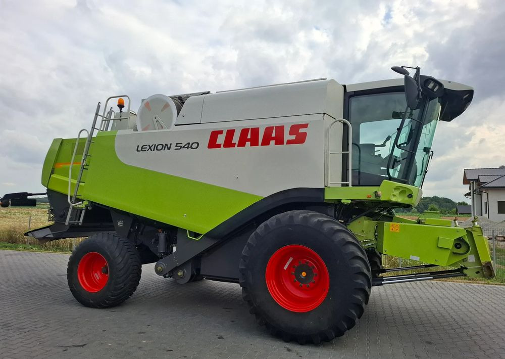 Claas Lexion 540 heder 6.6 m, Nie Malowany, Stan Bardzo Dobry - Kombájn: 1 kép. Claas Lexion 540 heder 6.6 m, Nie Malowany, Stan Bardzo Dobry - Kombájn: 1 kép.