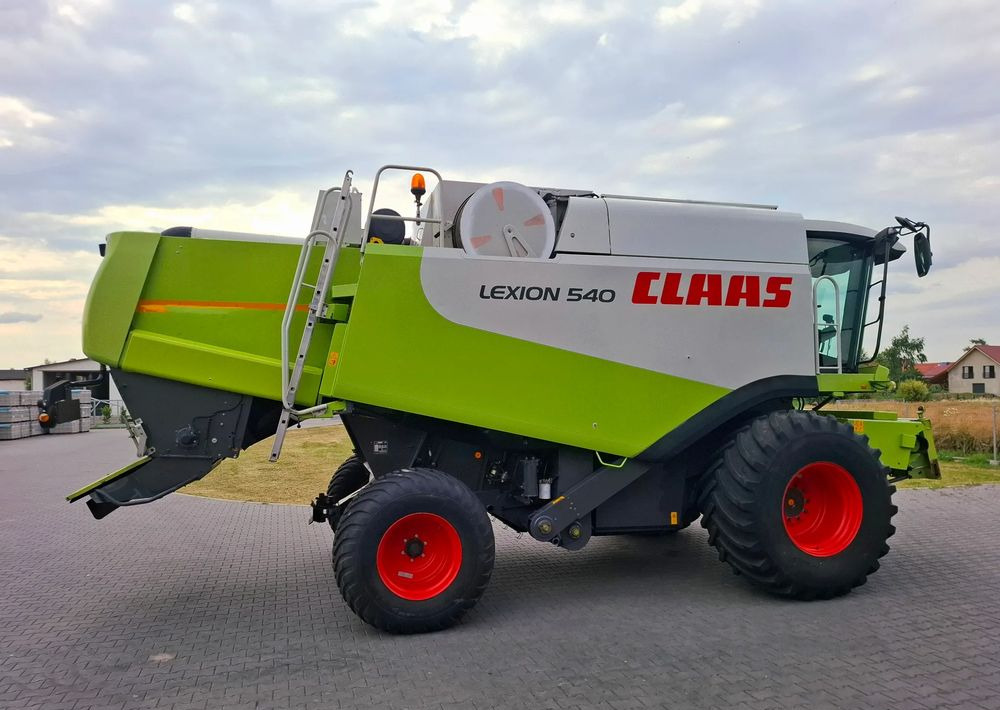 Claas Lexion 540 heder 6.6 m, Nie Malowany, Stan Bardzo Dobry - Kombájn: 4 kép. Claas Lexion 540 heder 6.6 m, Nie Malowany, Stan Bardzo Dobry - Kombájn: 4 kép.