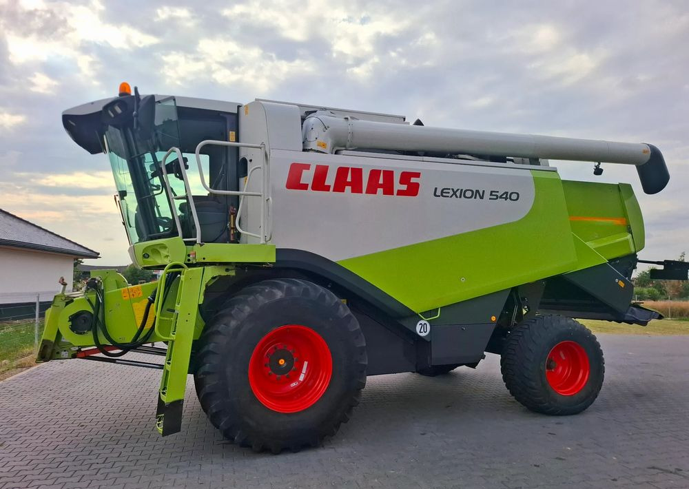 Claas Lexion 540 heder 6.6 m, Nie Malowany, Stan Bardzo Dobry - Kombájn: 5 kép. Claas Lexion 540 heder 6.6 m, Nie Malowany, Stan Bardzo Dobry - Kombájn: 5 kép.