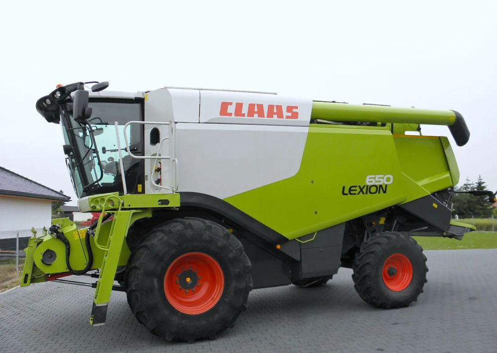 Claas Lexion 650 2014 Rok, heder V750, Nie Malowany, Stan Idealny - Kombájn: 4 kép. Claas Lexion 650 2014 Rok, heder V750, Nie Malowany, Stan Idealny - Kombájn: 4 kép.