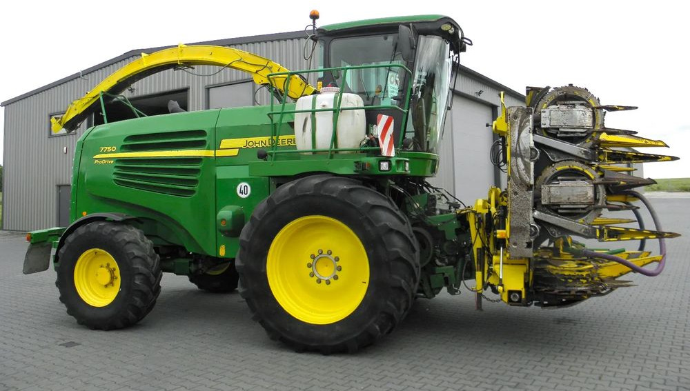 John Deere 7750 ProDrive 2008 Rok, +Kemper 375, +podbieracz do traw, Nie Malowany, Stan Bardzo Dobry - Önjáró szecskázógép: 5 kép. John Deere 7750 ProDrive 2008 Rok, +Kemper 375, +podbieracz do traw, Nie Malowany, Stan Bardzo Dobry - Önjáró szecskázógép: 5 kép.