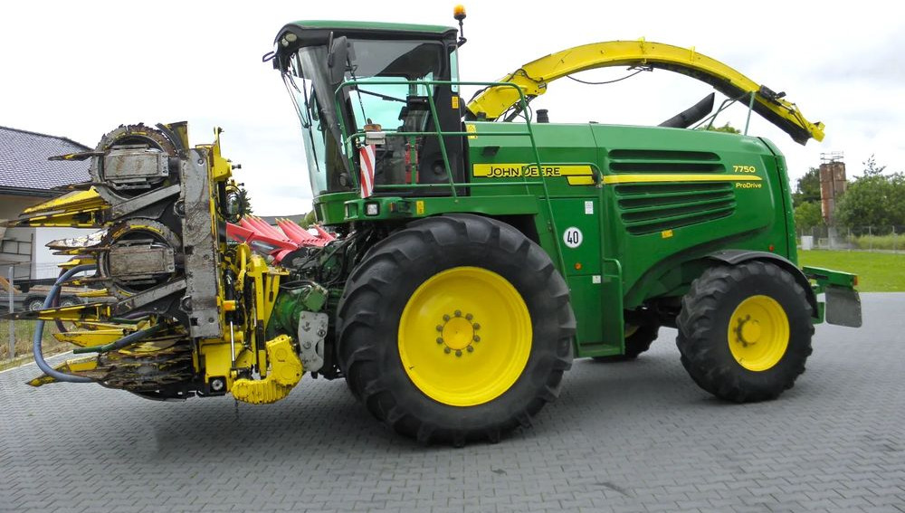 John Deere 7750 ProDrive 2008 Rok, +Kemper 375, +podbieracz do traw, Nie Malowany, Stan Bardzo Dobry - Önjáró szecskázógép: 1 kép. John Deere 7750 ProDrive 2008 Rok, +Kemper 375, +podbieracz do traw, Nie Malowany, Stan Bardzo Dobry - Önjáró szecskázógép: 1 kép.