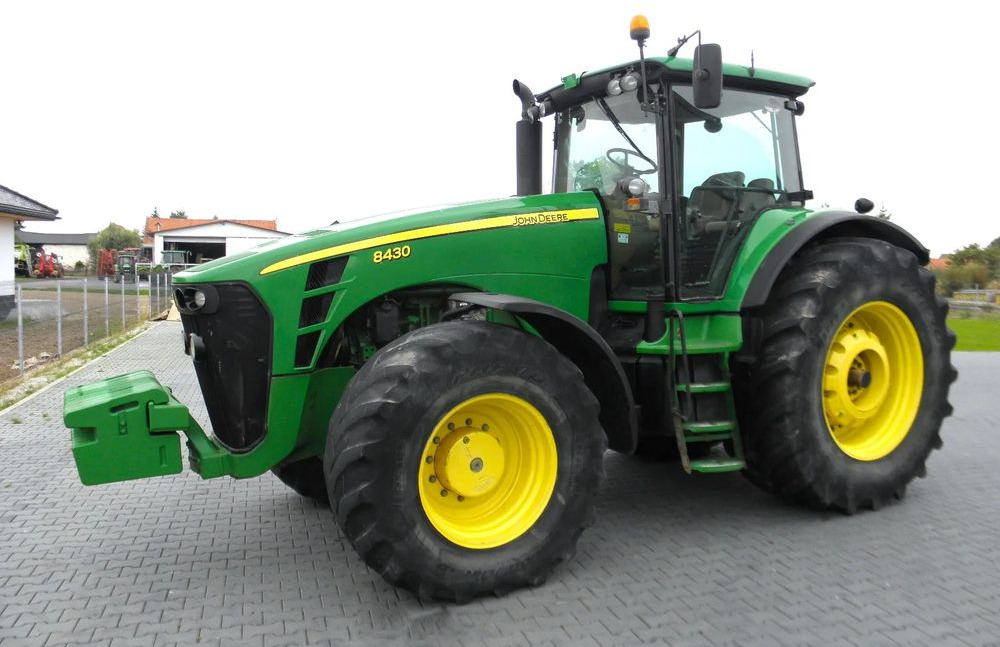 John Deere 8430 2008 Rok, Nie Malowany, Stan Bardzo Dobry - Traktor: 1 kép. John Deere 8430 2008 Rok, Nie Malowany, Stan Bardzo Dobry - Traktor: 1 kép.