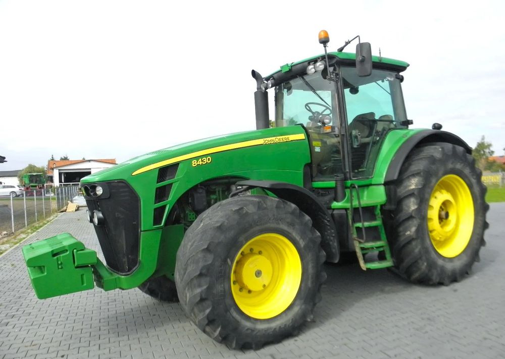 John Deere 8430 2008 Rok, Nie Malowany, Stan Bardzo Dobry - Traktor: 5 kép. John Deere 8430 2008 Rok, Nie Malowany, Stan Bardzo Dobry - Traktor: 5 kép.