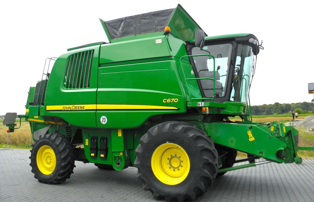 John Deere C 670 2008 Rok, heder 7,6m, 1900 mtg, Nie Malowany, Stan Idealny - Kombájn: 2 kép. John Deere C 670 2008 Rok, heder 7,6m, 1900 mtg, Nie Malowany, Stan Idealny - Kombájn: 2 kép.