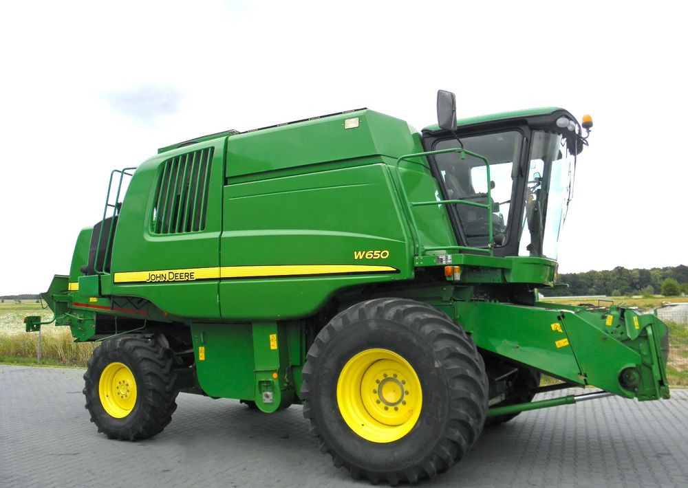 John Deere W650 2008 Rok, heder 6,7m, Nie Malowany, Stan Bardzo Dobry - Kombájn: 2 kép. John Deere W650 2008 Rok, heder 6,7m, Nie Malowany, Stan Bardzo Dobry - Kombájn: 2 kép.