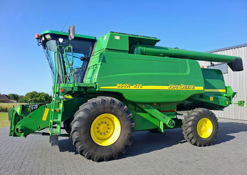 John Deere WTS 9640i 2005 Rok, heder 6,1m, Stol do rzepaku, Nie Malowany, Stan Bardzo Dobry - Kombájn: 1 kép. John Deere WTS 9640i 2005 Rok, heder 6,1m, Stol do rzepaku, Nie Malowany, Stan Bardzo Dobry - Kombájn: 1 kép.