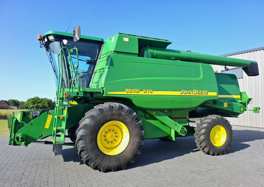 John Deere WTS 9640i 2005 Rok, heder 6,1m, Stol do rzepaku, Nie Malowany, Stan Bardzo Dobry - Kombájn: 3 kép. John Deere WTS 9640i 2005 Rok, heder 6,1m, Stol do rzepaku, Nie Malowany, Stan Bardzo Dobry - Kombájn: 3 kép.