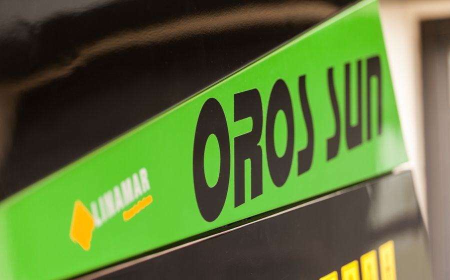 Oros SUN 876 8 rzędowy, Nowe Przystawki do zbioru słonecznika, - Napraforgó adapter: 5 kép. Oros SUN 876 8 rzędowy, Nowe Przystawki do zbioru słonecznika, - Napraforgó adapter: 5 kép.