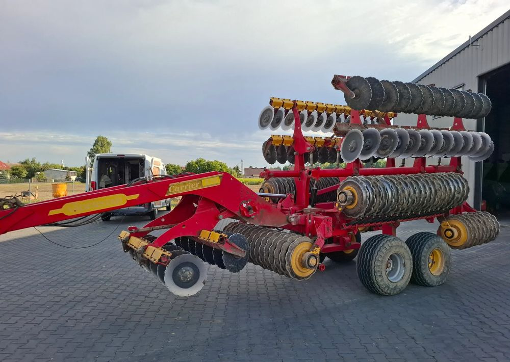 Väderstad Carrier 820 2011 rok , Nowe Talerze , Nie Malowany , Stan Bardzo Dobry - Talajművelő gep: 2 kép. Väderstad Carrier 820 2011 rok , Nowe Talerze , Nie Malowany , Stan Bardzo Dobry - Talajművelő gep: 2 kép.