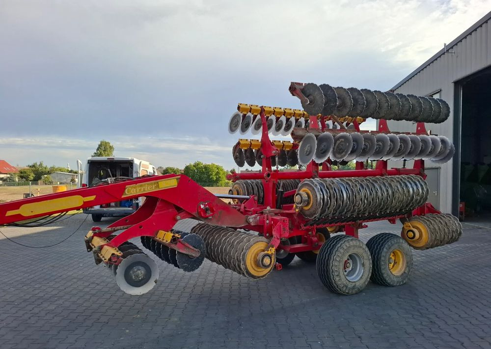 Väderstad Carrier 820 2011 rok , Nowe Talerze , Nie Malowany , Stan Bardzo Dobry - Talajművelő gep: 5 kép. Väderstad Carrier 820 2011 rok , Nowe Talerze , Nie Malowany , Stan Bardzo Dobry - Talajművelő gep: 5 kép.