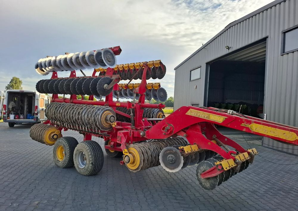 Väderstad Carrier 820 2011 rok , Nowe Talerze , Nie Malowany , Stan Bardzo Dobry - Talajművelő gep: 3 kép. Väderstad Carrier 820 2011 rok , Nowe Talerze , Nie Malowany , Stan Bardzo Dobry - Talajművelő gep: 3 kép.