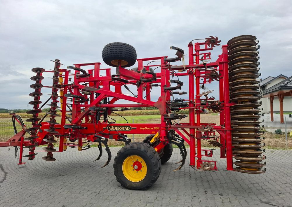 Väderstad TOPDOWN 600 2015 Rok, Nie Malowany , Stan Bardzo Dobry - Talajművelő gep: 2 kép. Väderstad TOPDOWN 600 2015 Rok, Nie Malowany , Stan Bardzo Dobry - Talajművelő gep: 2 kép.