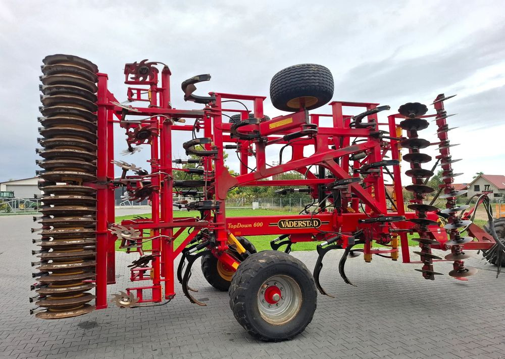 Väderstad TOPDOWN 600 2015 Rok, Nie Malowany , Stan Bardzo Dobry - Talajművelő gep: 4 kép. Väderstad TOPDOWN 600 2015 Rok, Nie Malowany , Stan Bardzo Dobry - Talajművelő gep: 4 kép.