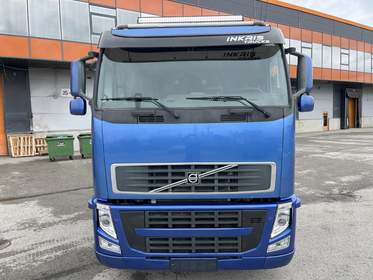 Volvo FH12 6x2 + CRANE HIAB XS 422 E6 - Darus autó: 3 kép. Volvo FH12 6x2 + CRANE HIAB XS 422 E6 - Darus autó: 3 kép.