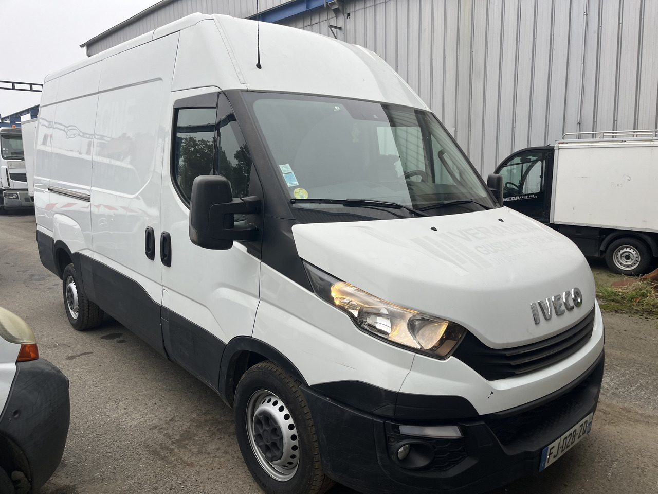 Iveco 35-180 35s18 11M3 - Furgon: 4 kép. Iveco 35-180 35s18 11M3 - Furgon: 4 kép.