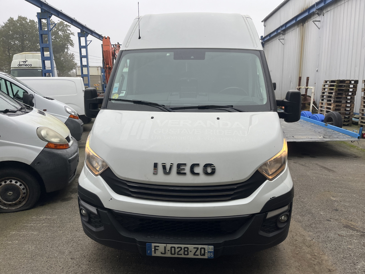 Iveco 35-180 35s18 11M3 - Furgon: 2 kép. Iveco 35-180 35s18 11M3 - Furgon: 2 kép.