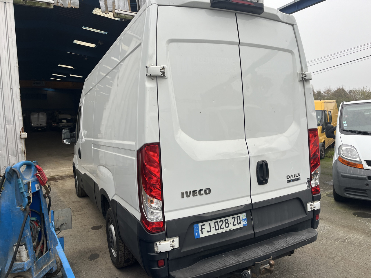 Iveco 35-180 35s18 11M3 - Furgon: 3 kép. Iveco 35-180 35s18 11M3 - Furgon: 3 kép.
