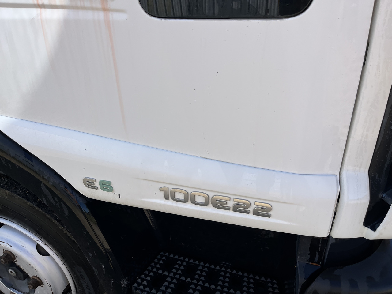 Iveco Eurocargo 100E22 caisse double cabine 7 places - Dobozos felépítményű teherautó: 4 kép. Iveco Eurocargo 100E22 caisse double cabine 7 places - Dobozos felépítményű teherautó: 4 kép.