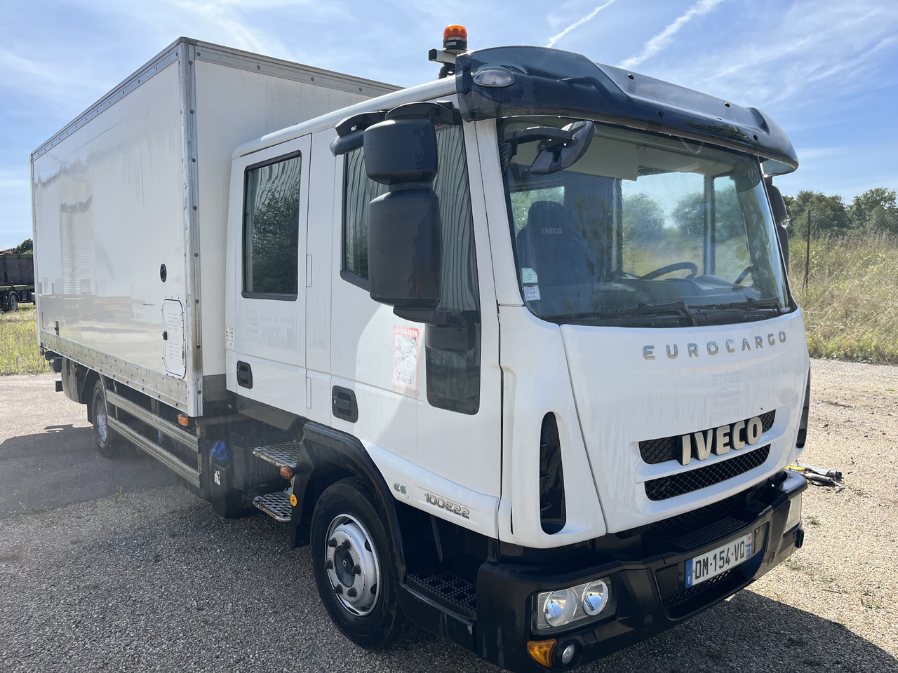 Iveco Eurocargo 100E22 caisse double cabine 7 places - Dobozos felépítményű teherautó: 3 kép. Iveco Eurocargo 100E22 caisse double cabine 7 places - Dobozos felépítményű teherautó: 3 kép.