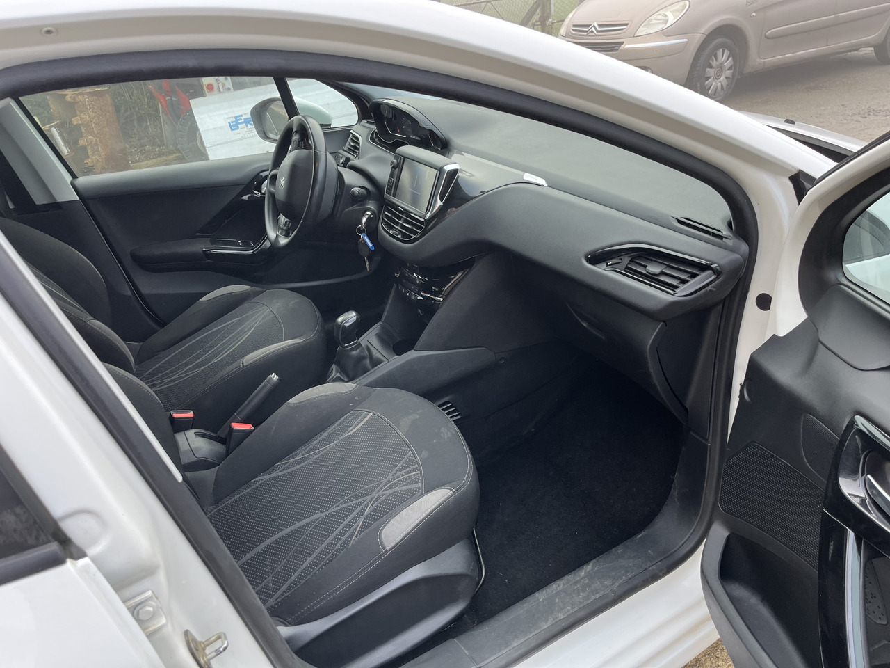 Peugeot 208 1L6 hdi 100cv 2 places motricité renforcée FAM - Kis furgon: 4 kép. Peugeot 208 1L6 hdi 100cv 2 places motricité renforcée FAM - Kis furgon: 4 kép.