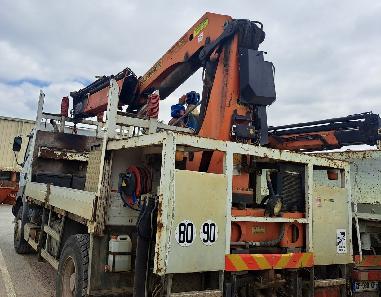 RENAULT Kerax 370dci 4x4 plateau grue Palfinger pk29002 - Platós teherautó, Darus autó: 3 kép. RENAULT Kerax 370dci 4x4 plateau grue Palfinger pk29002 - Platós teherautó, Darus autó: 3 kép.