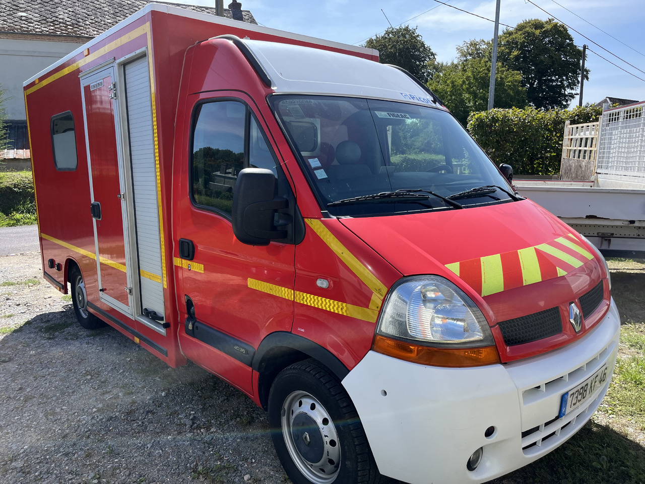 RENAULT Master 2L5 dci120cv - Mentőautó: 5 kép. RENAULT Master 2L5 dci120cv - Mentőautó: 5 kép.
