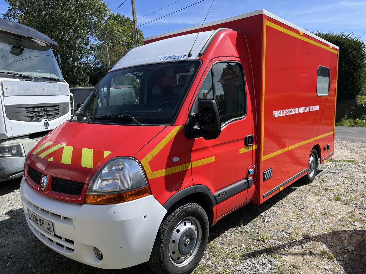 RENAULT Master 2L5 dci120cv - Mentőautó: 1 kép. RENAULT Master 2L5 dci120cv - Mentőautó: 1 kép.