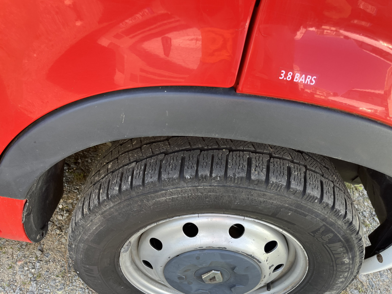 RENAULT Master 2L5 dci120cv - Mentőautó: 4 kép. RENAULT Master 2L5 dci120cv - Mentőautó: 4 kép.