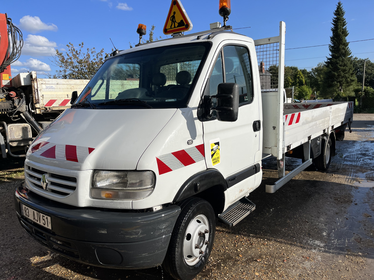 Renault Mascott 2L8 dci 130cv plateau hayon - Platós teherautó: 1 kép. Renault Mascott 2L8 dci 130cv plateau hayon - Platós teherautó: 1 kép.