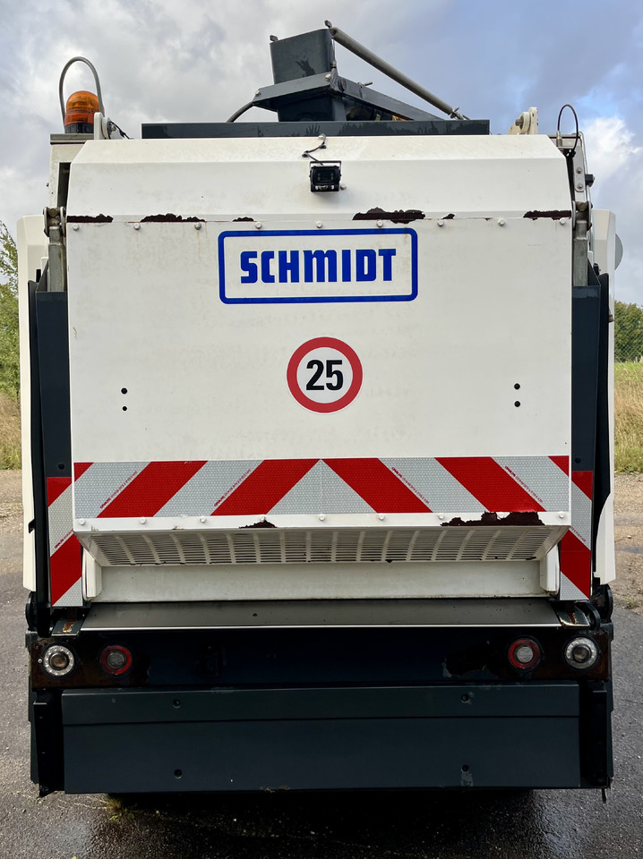 SCHMIDT Cs556 cs500 compact 400 - Utcaseprő gép: 5 kép. SCHMIDT Cs556 cs500 compact 400 - Utcaseprő gép: 5 kép.