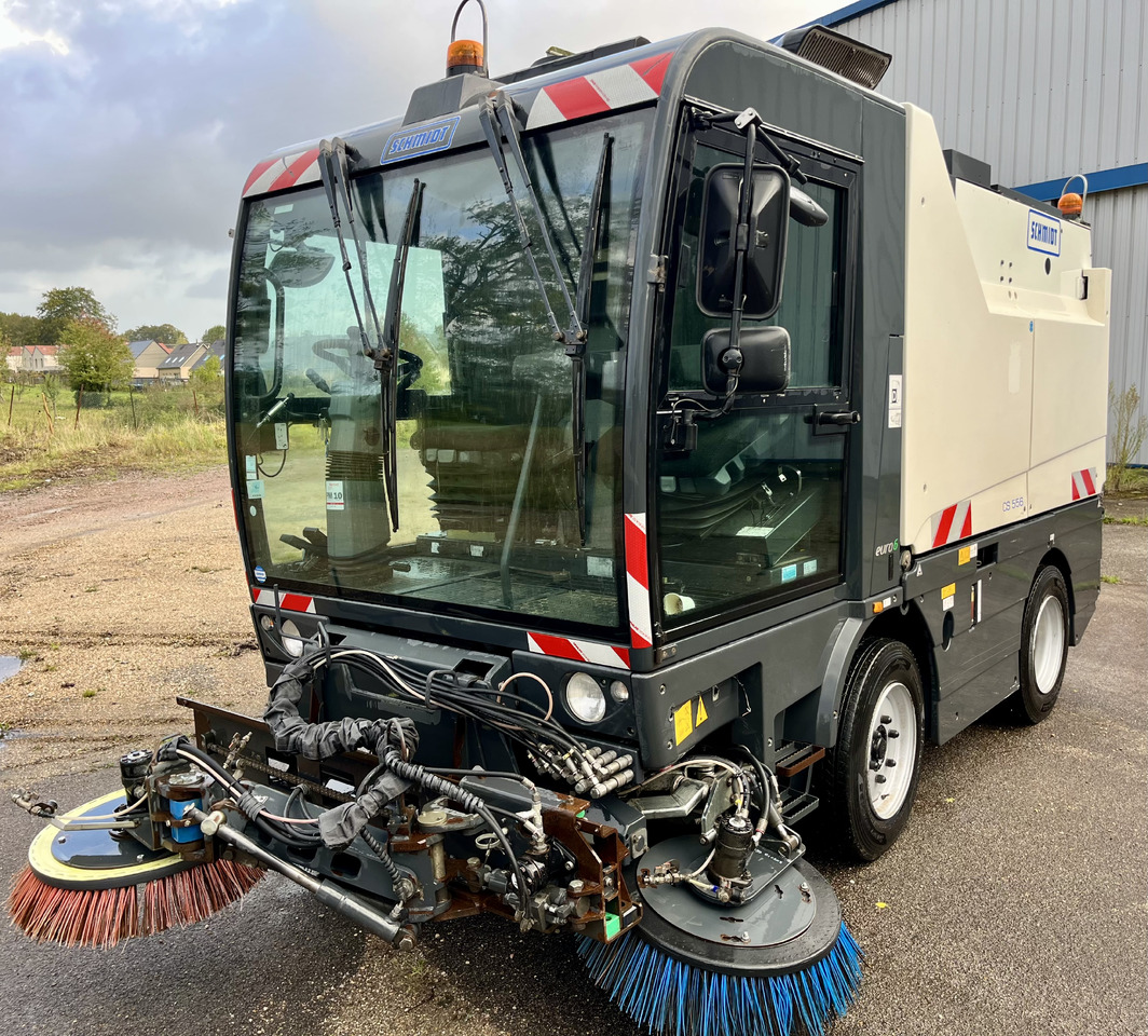 SCHMIDT Cs556 cs500 compact 400 - Utcaseprő gép: 2 kép. SCHMIDT Cs556 cs500 compact 400 - Utcaseprő gép: 2 kép.