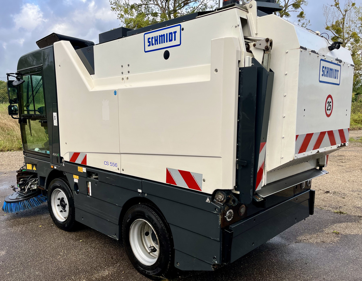 SCHMIDT Cs556 cs500 compact 400 - Utcaseprő gép: 3 kép. SCHMIDT Cs556 cs500 compact 400 - Utcaseprő gép: 3 kép.