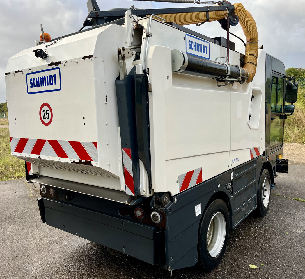 SCHMIDT Cs556 cs500 compact 400 - Utcaseprő gép: 4 kép. SCHMIDT Cs556 cs500 compact 400 - Utcaseprő gép: 4 kép.