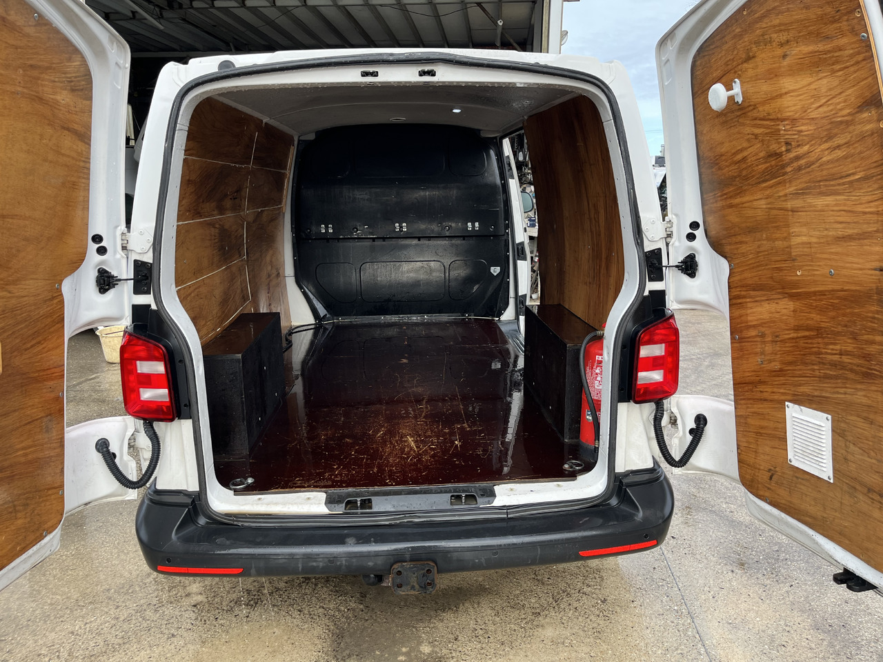 Volkswagen Transporter T6 2L tdi 150cv long bas 4x4 4motion - Furgon: 5 kép. Volkswagen Transporter T6 2L tdi 150cv long bas 4x4 4motion - Furgon: 5 kép.