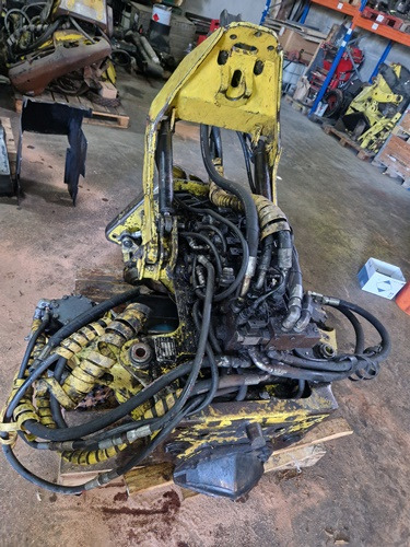 John Deere H 752 - Erdészeti fej: 3 kép. John Deere H 752 - Erdészeti fej: 3 kép.