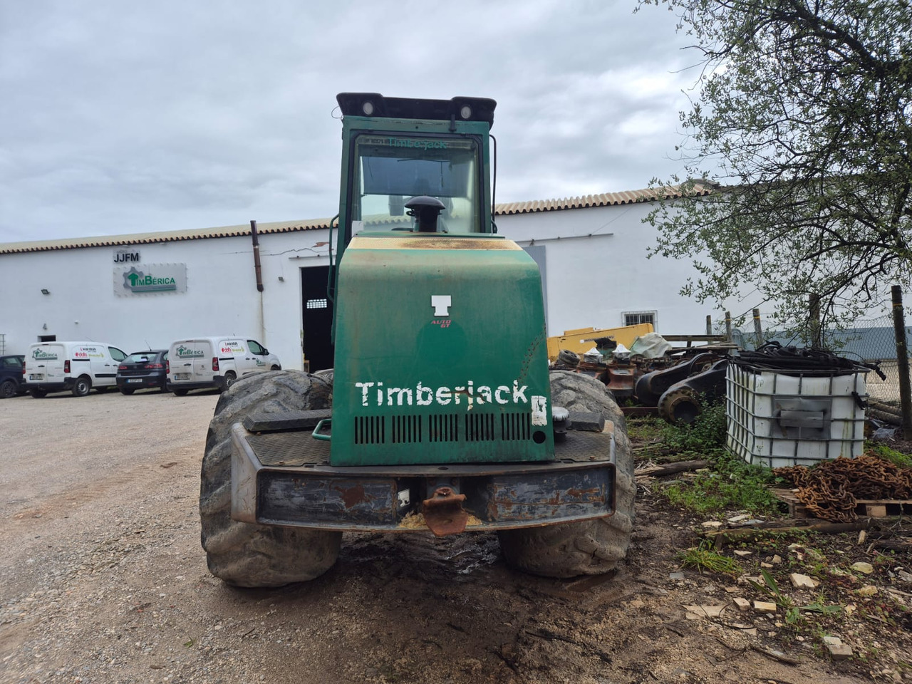 TIMBERJACK 1070D - Fakitermelő gép: 3 kép. TIMBERJACK 1070D - Fakitermelő gép: 3 kép.