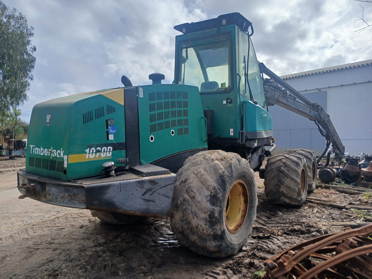 TIMBERJACK 1070D - Fakitermelő gép: 4 kép. TIMBERJACK 1070D - Fakitermelő gép: 4 kép.