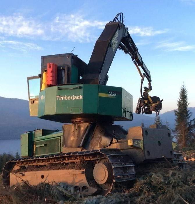 TIMBERJACK 2628 - Fakitermelő gép: 2 kép. TIMBERJACK 2628 - Fakitermelő gép: 2 kép.