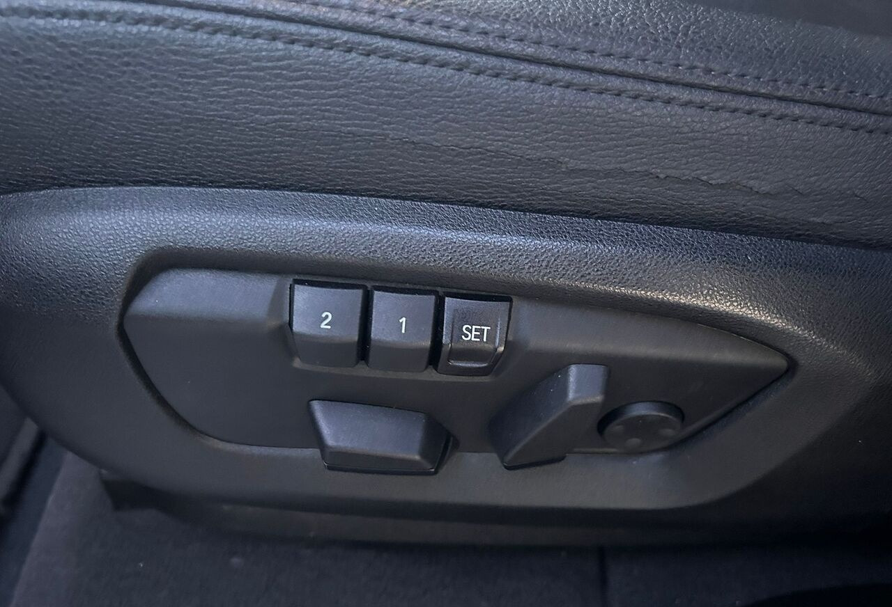 Terepjáró/ SUV BMW X5: 34 kép.