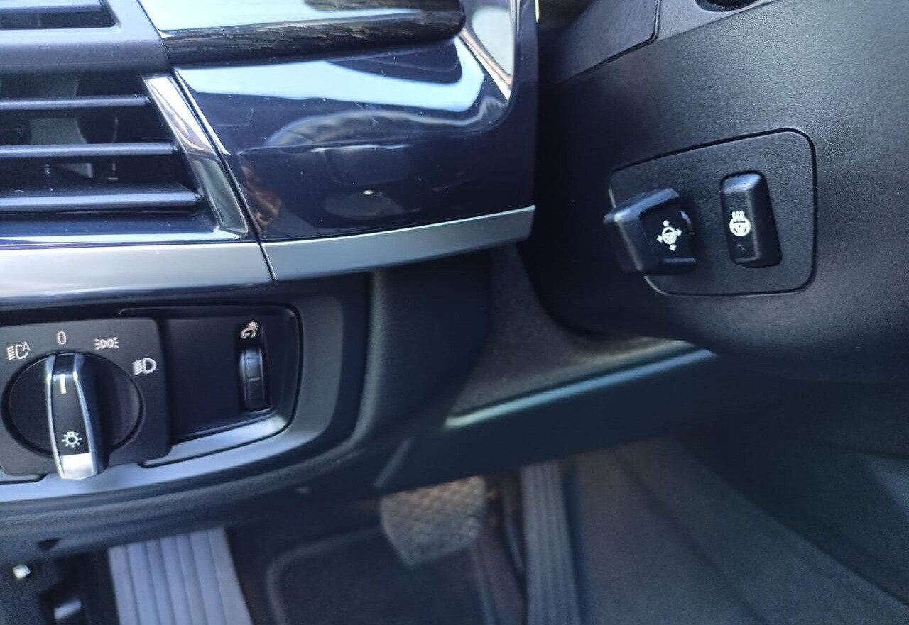 Terepjáró/ SUV BMW X5: 23 kép.